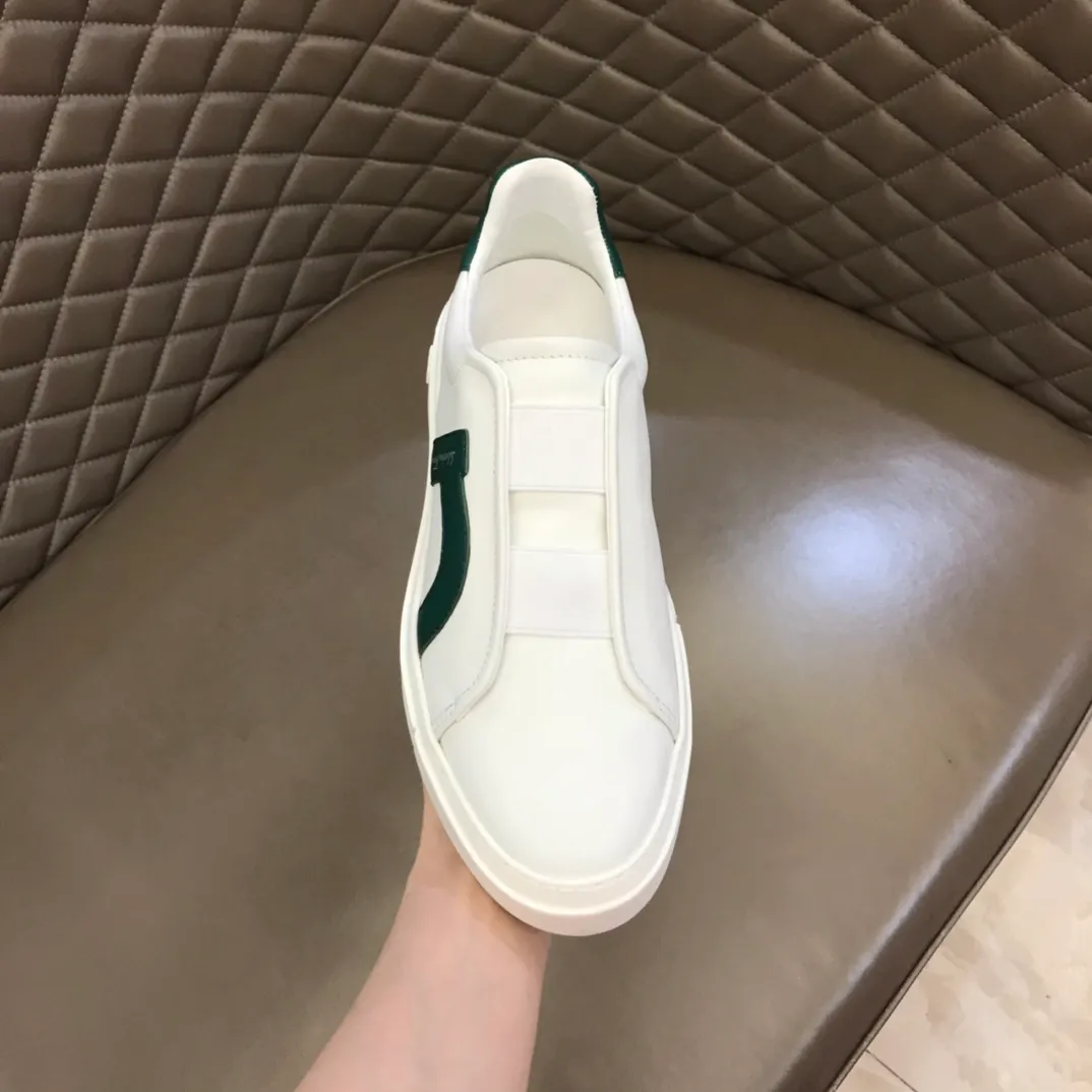 p400【Salvatore Ferraga**】New men's low-top casual shoes! Top-quality cow products, original lasts, made of imported cowhide, first-class texture, first-layer sheepskin lining! Original outsole! The details are exquisite and the style is versatile and upscale! Decorated with a three-dimensional Gancini logo, the back of the tongue and lace-up piping add a pop of color. The high-tech sole features a holographic pattern and Gancini details, making it ideal for a practical yet stylish everyday look. Code number 38-44 (45 can be customized)